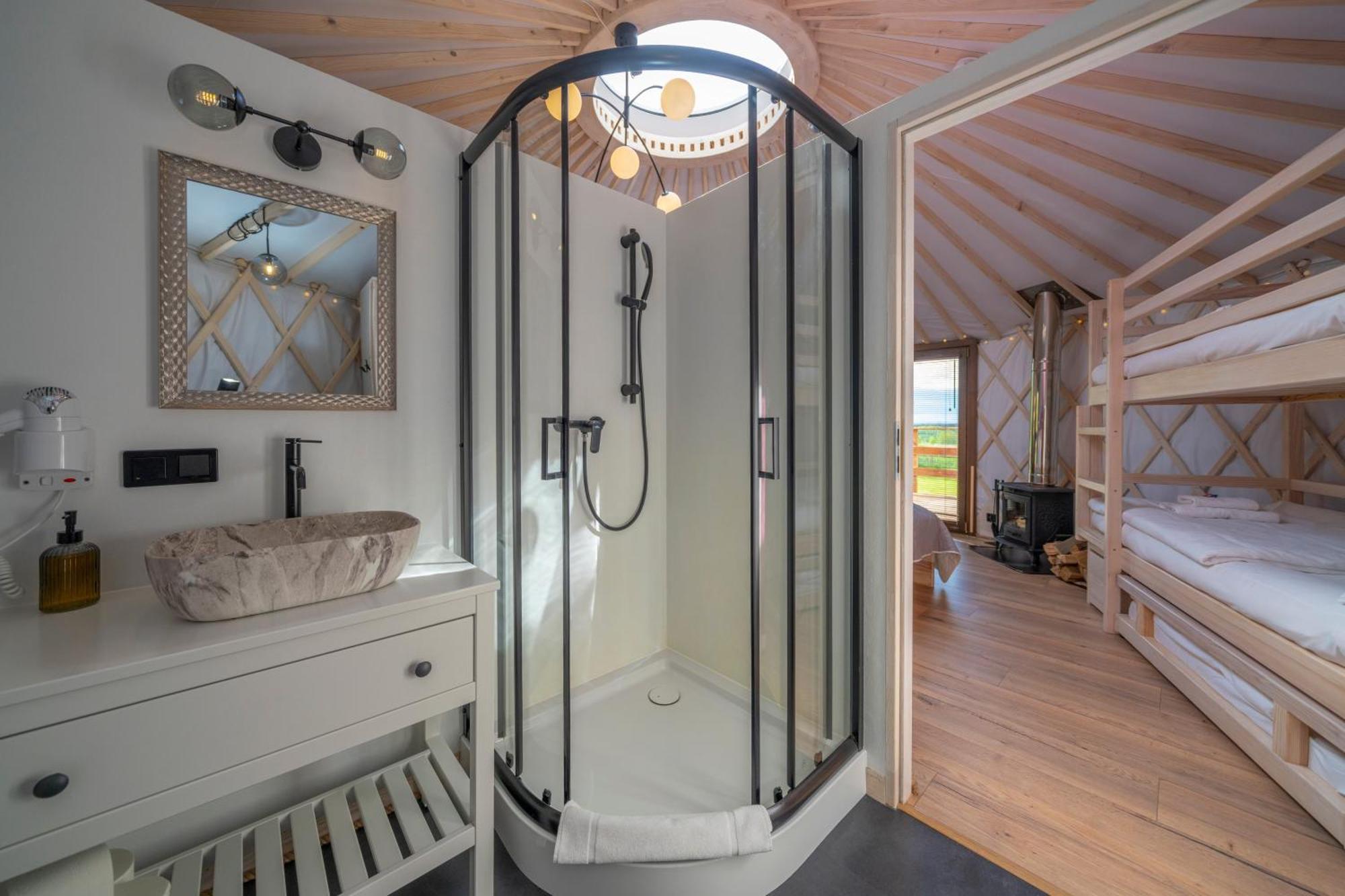 Dom W Domu - Izera Glamping Bed & Breakfast Gajowka  Cameră foto